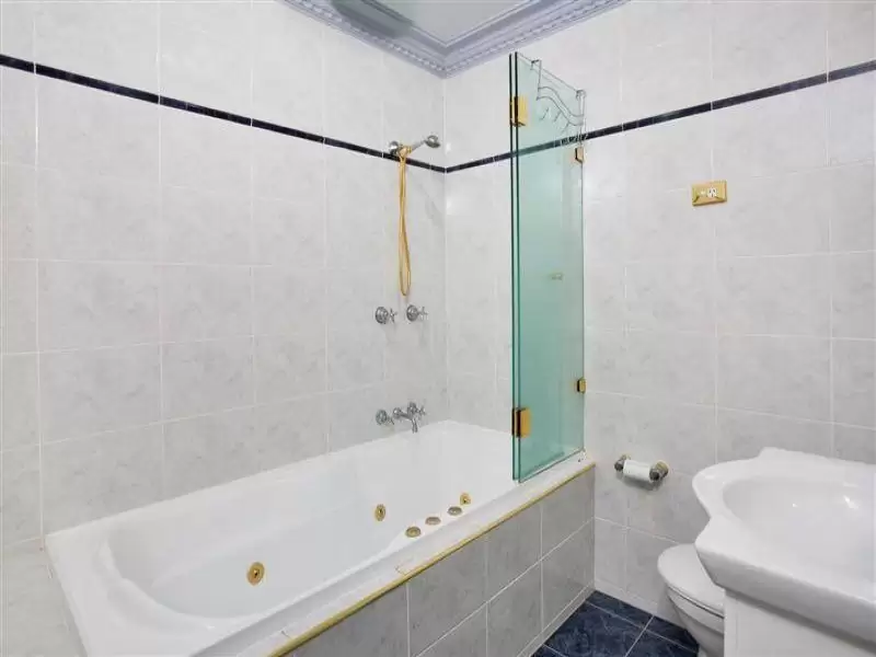 8/236 Pennant Hills Road, Carlingford Sold by Aurora Property - image 6
