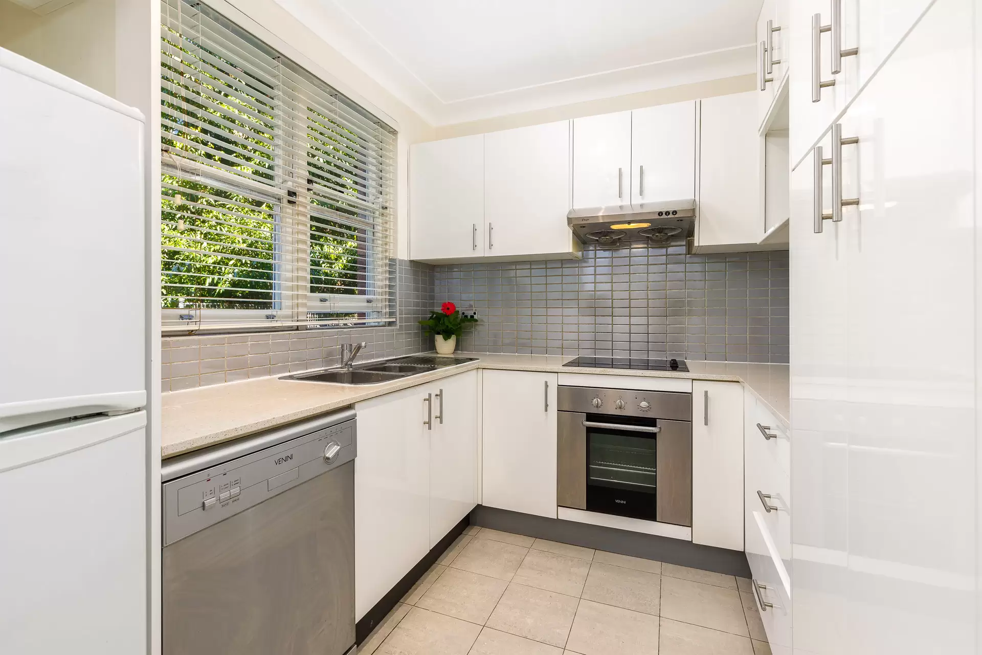 16/12 Essex Street, Epping Sold by Aurora Property - image 4