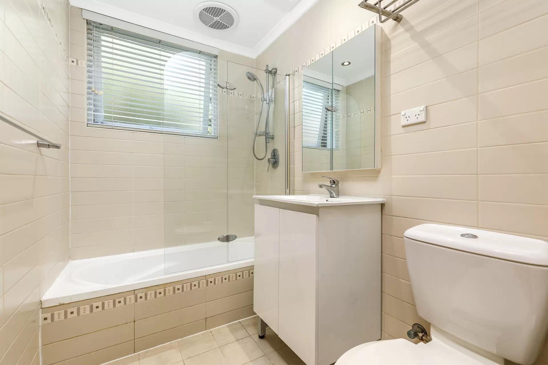 16/12 Essex Street, Epping Sold by Aurora Property - image 5