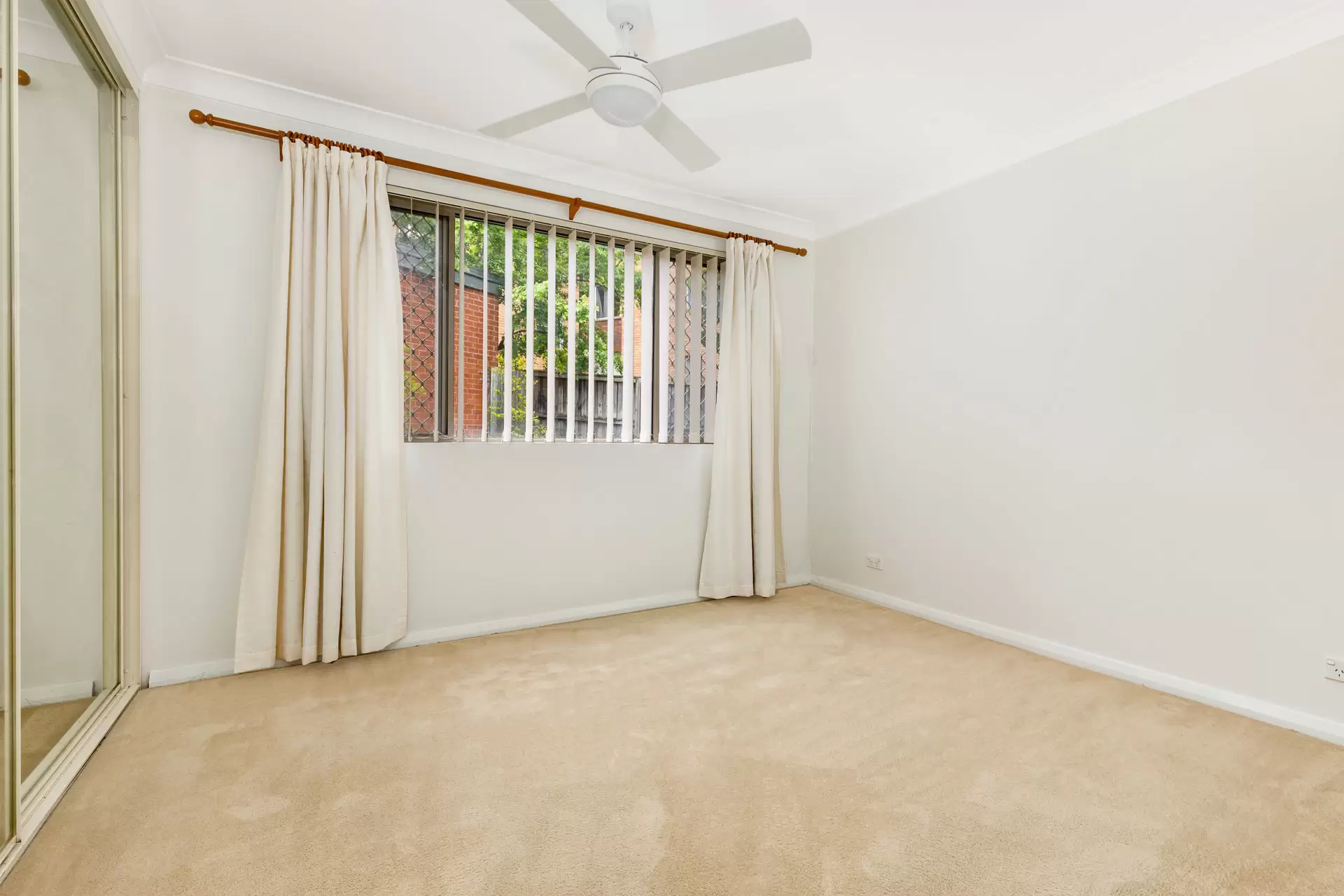 4/20 Essex Street, Epping Sold by Aurora Property - image 5