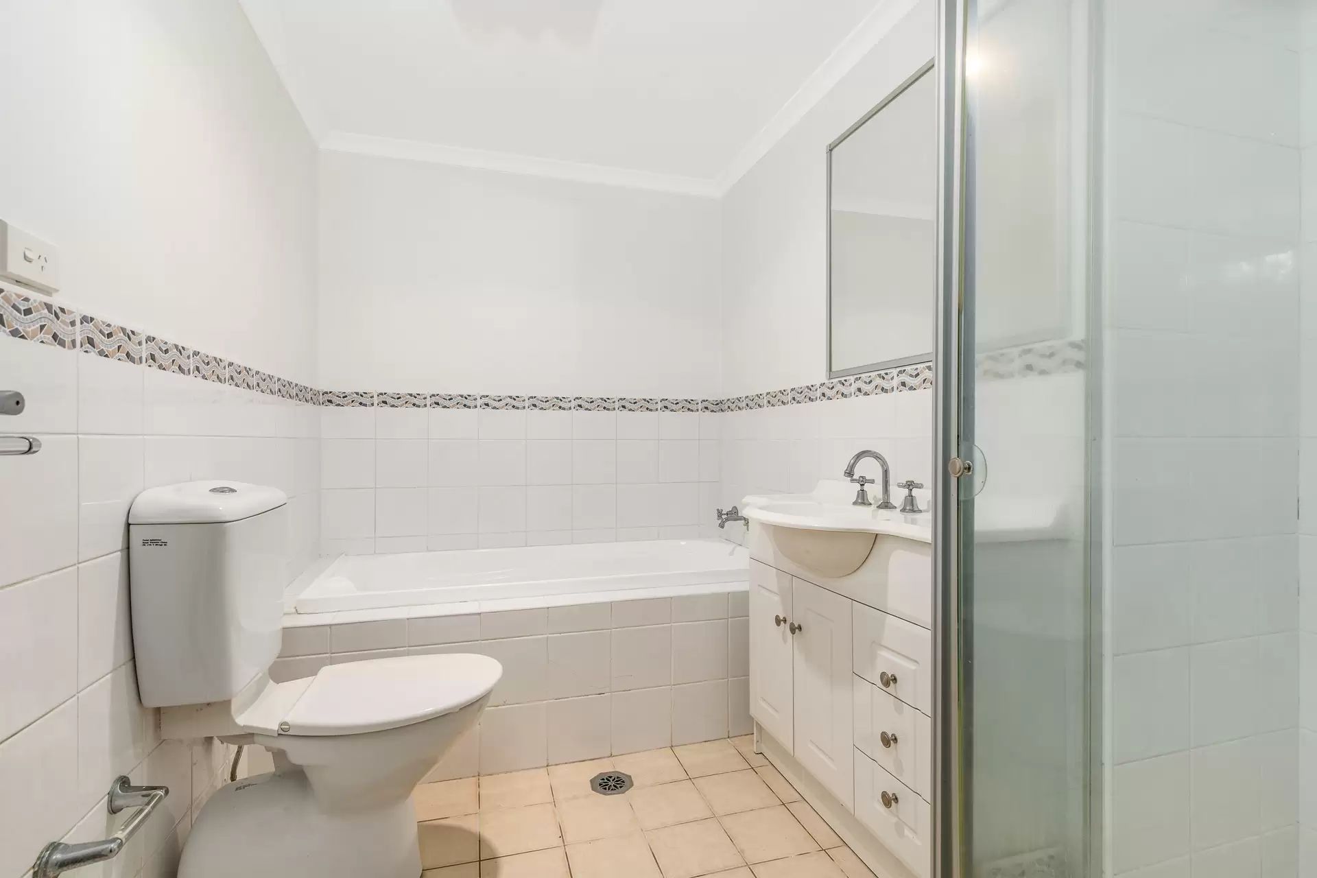 4/20 Essex Street, Epping Sold by Aurora Property - image 4