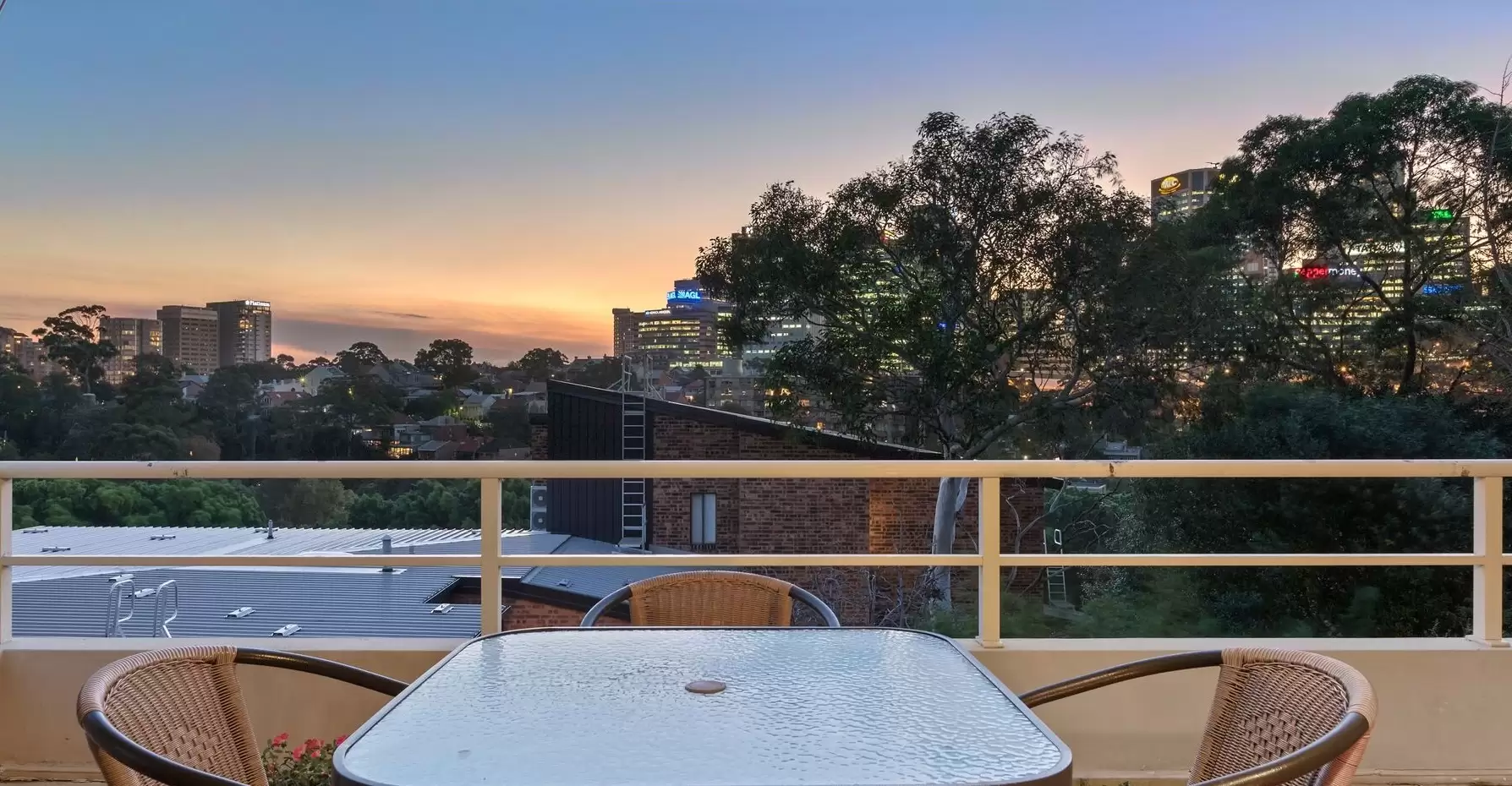 5/2 Spruson Street (enter Via Colindia Ave), Neutral Bay Sold by Aurora Property - image 5