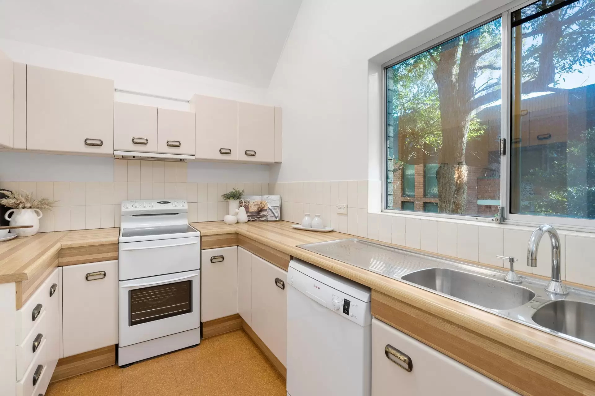 11/390 Miller Street, Cammeray Sold by Aurora Property - image 3