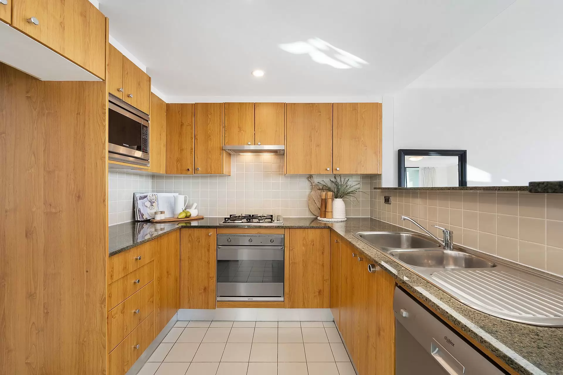 69/237 Miller Street, North Sydney Sold by Aurora Property - image 5