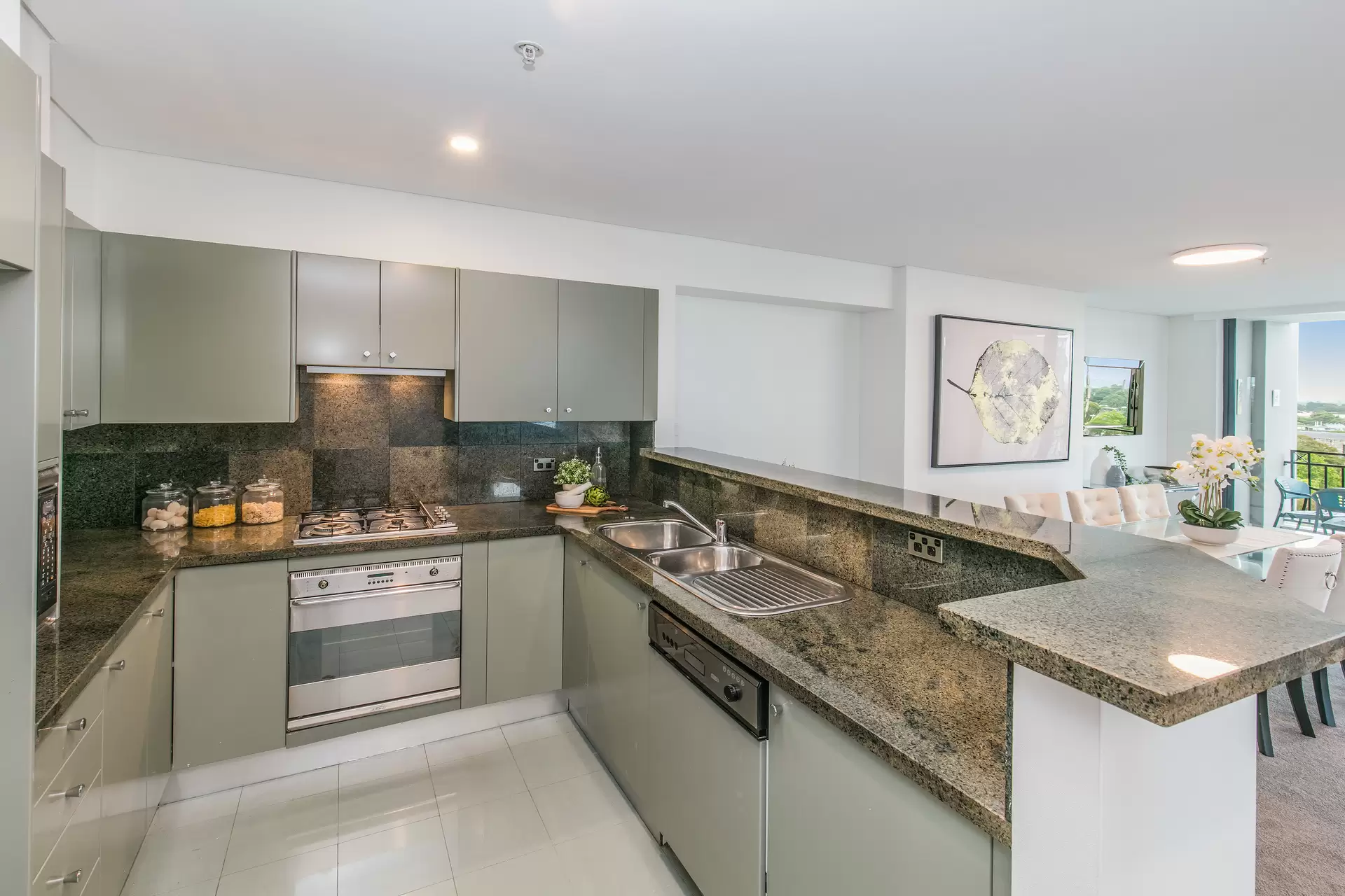 83/237 Miller Street, North Sydney Sold by Aurora Property - image 6