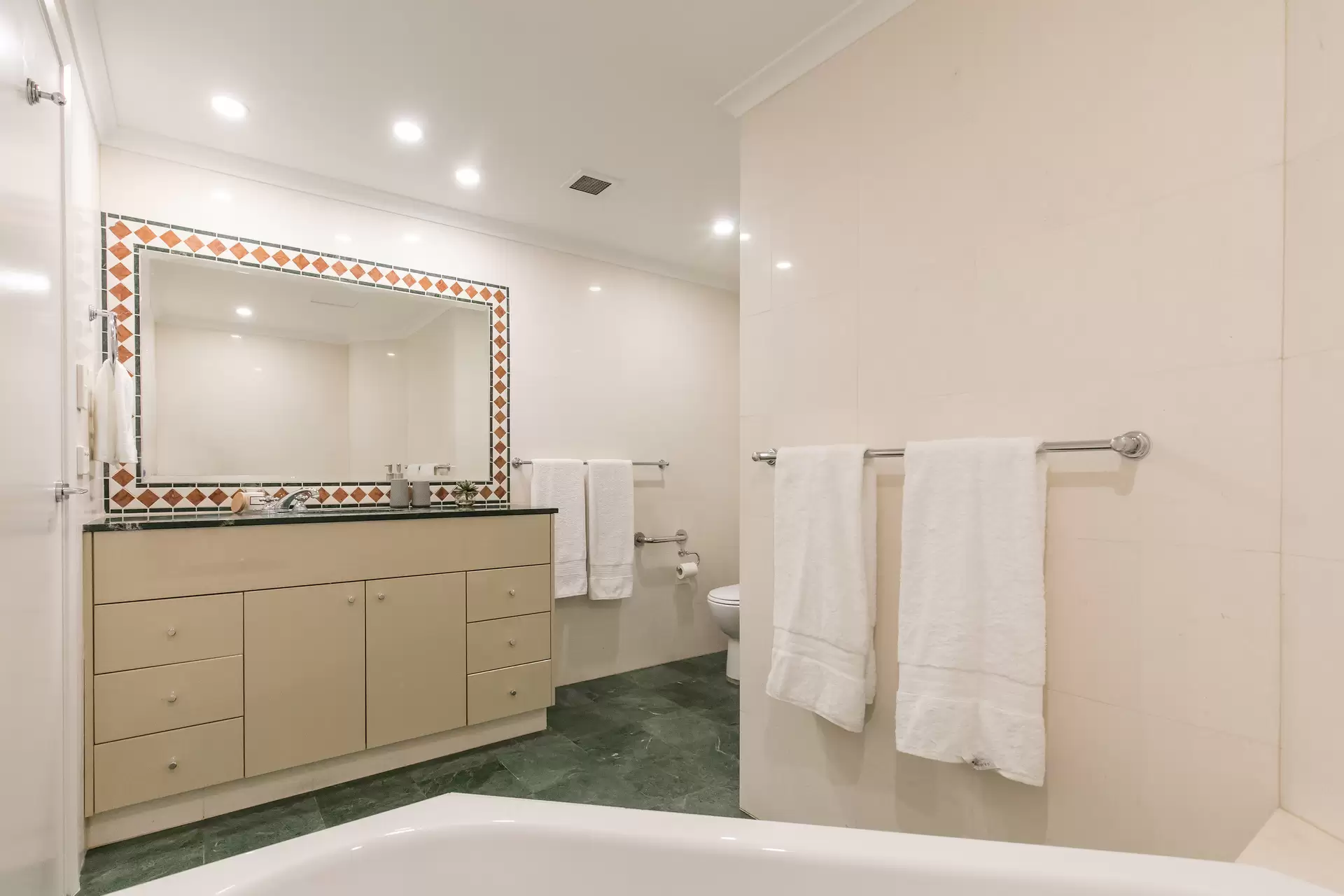 83/237 Miller Street, North Sydney Sold by Aurora Property - image 9