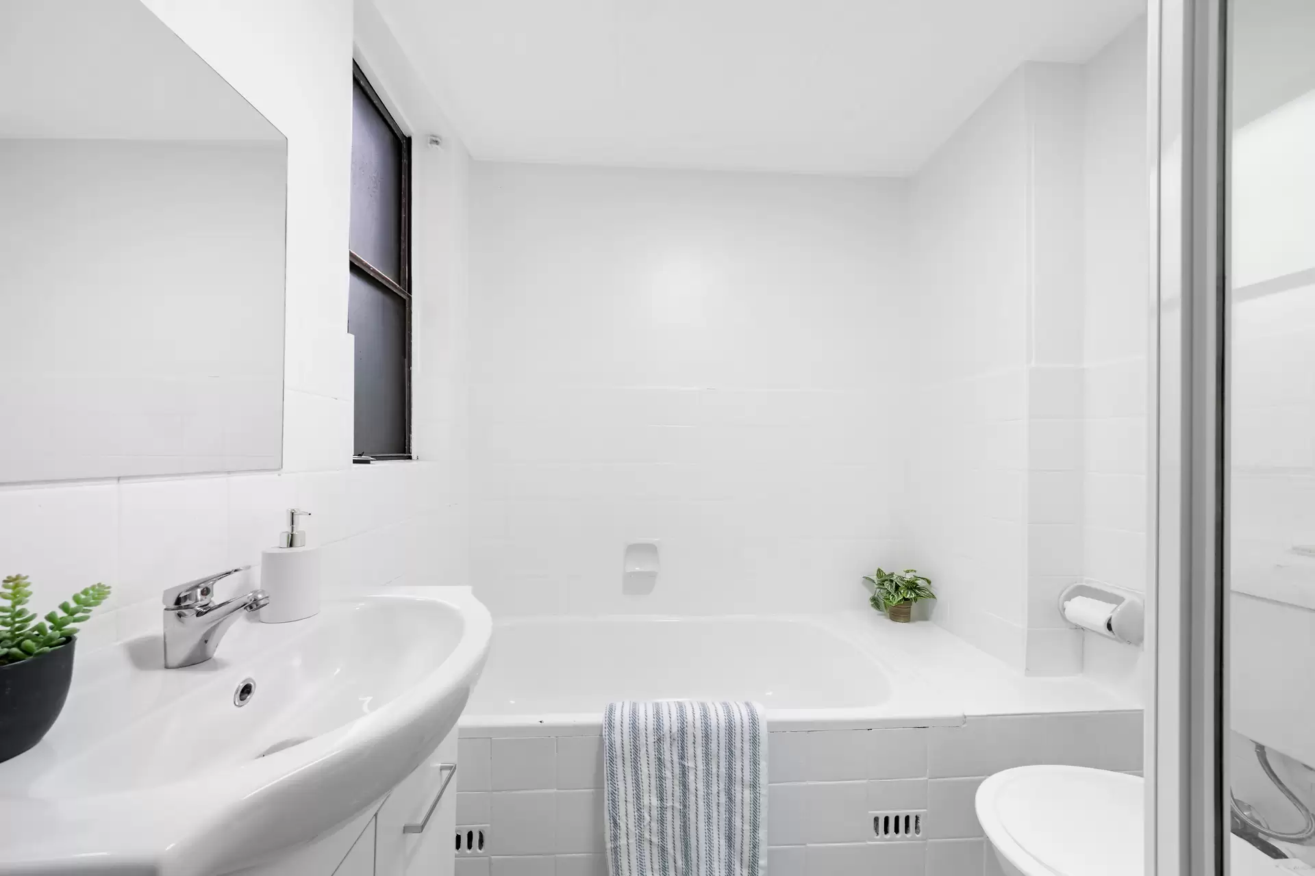 5/5 Doomben Avenue, Eastwood Sold by Aurora Property - image 7