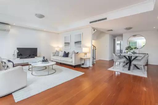 4/10-12 Ben Boyd Road, Neutral Bay Auction by Aurora Property