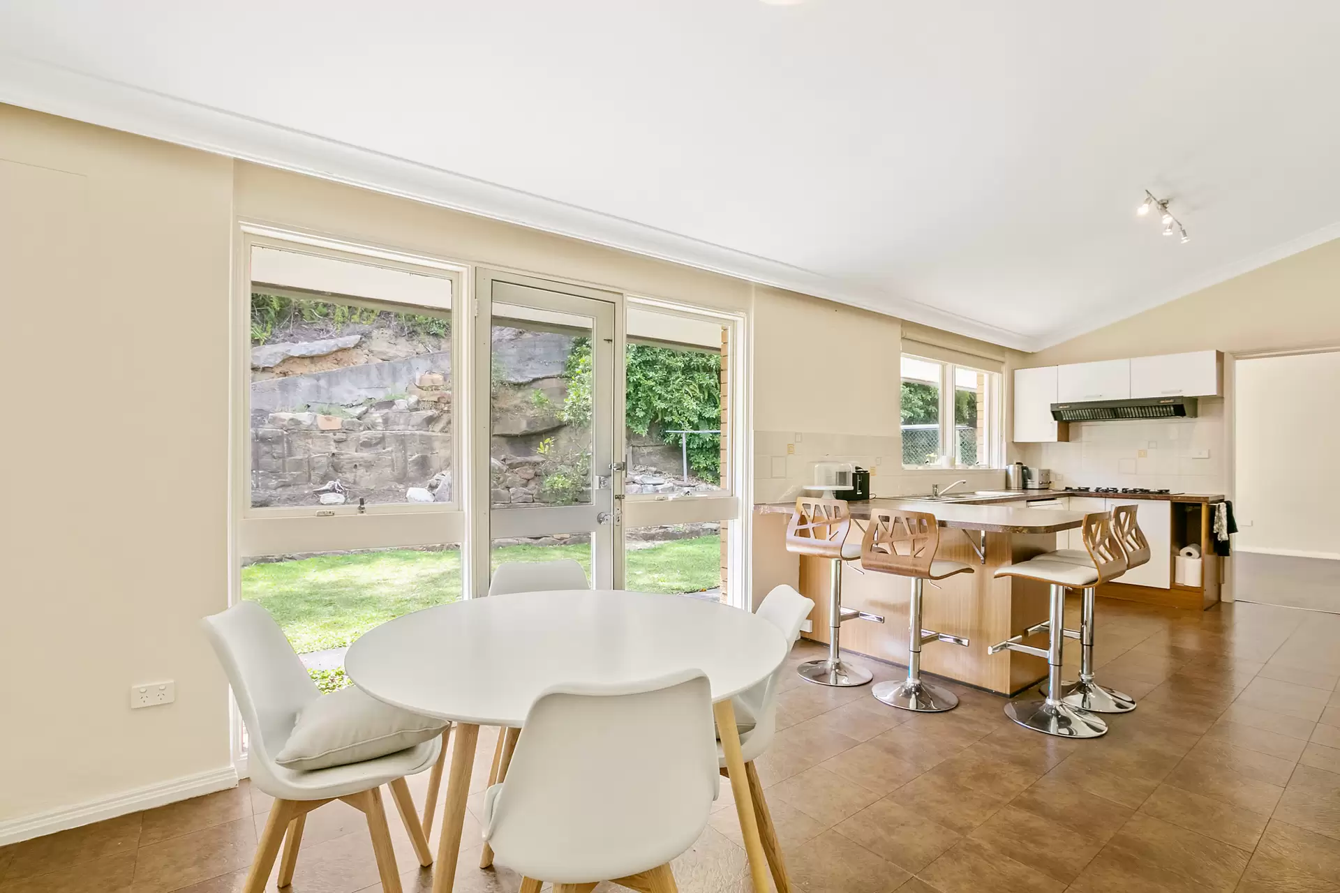 4 Knight Place, Castlecrag For Lease by Aurora Property - image 4