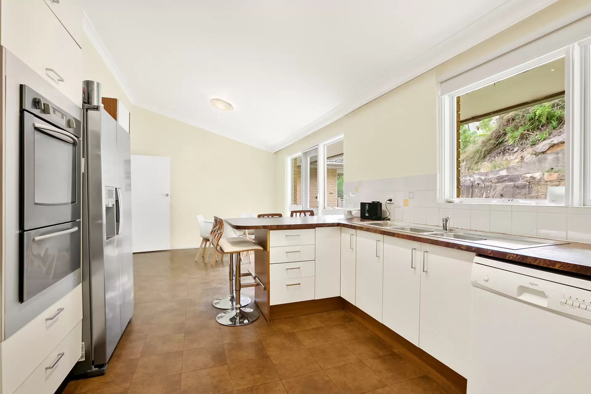4 Knight Place, Castlecrag For Lease by Aurora Property - image 2